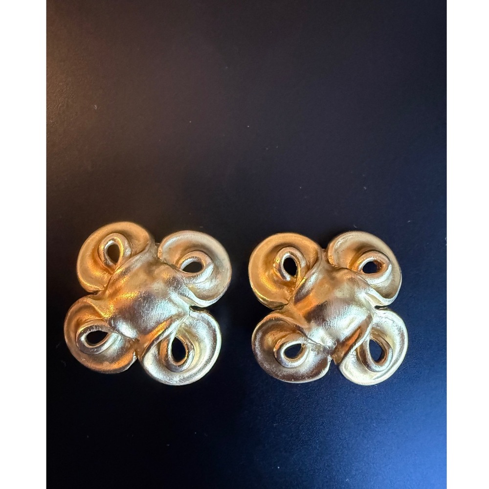 Vintage Casual Corner 80s Brushed Gold Tone knot Clip On Statement Earrings